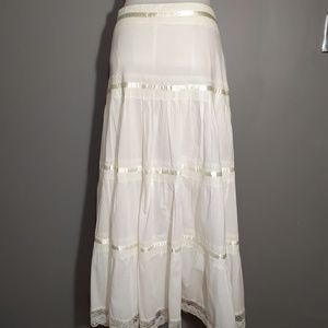 GADZOOKS LONG BOHO WHITE SKIRT